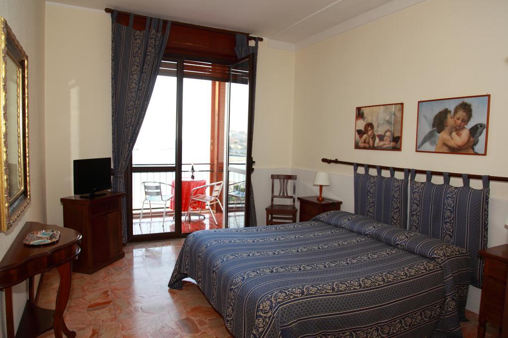 B&B Ortigia Sea View Szirakúza Szoba fotó